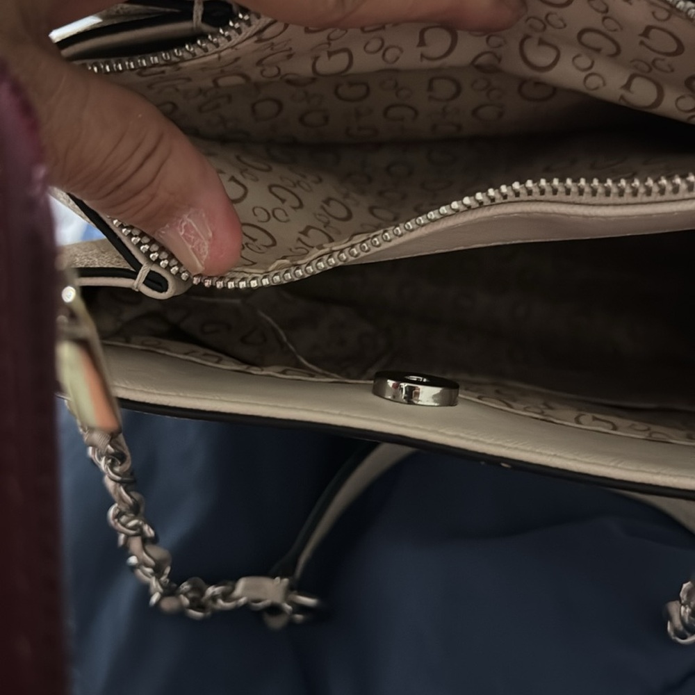 Guess new bag no tag never used - Picture 5 of 12